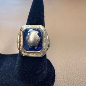 High School Class 1958 10K Ring 10.4 Grams